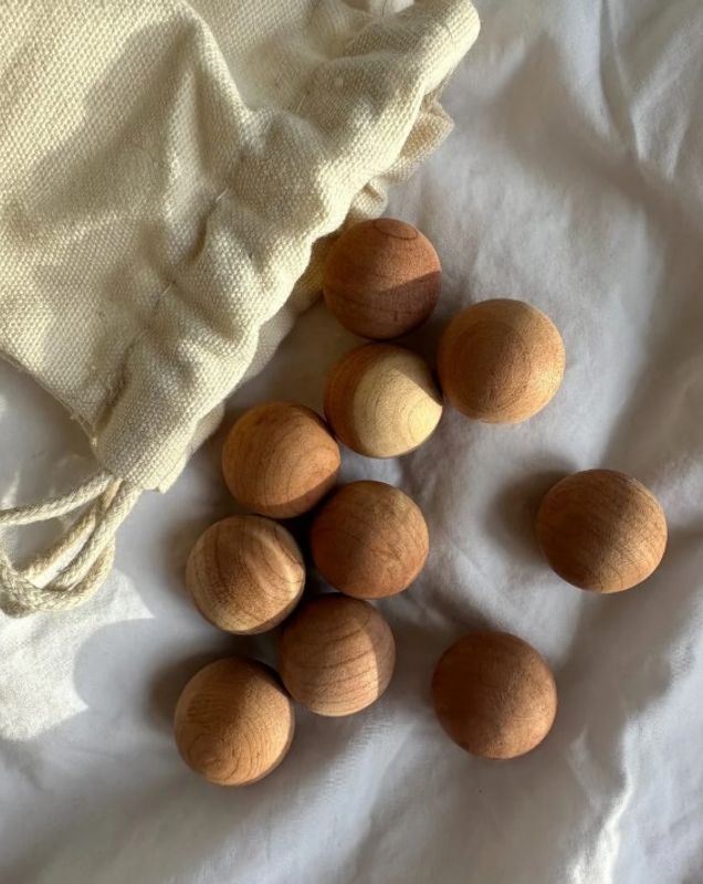 Sedertrekuler - Cedar balls (møllekuller)
