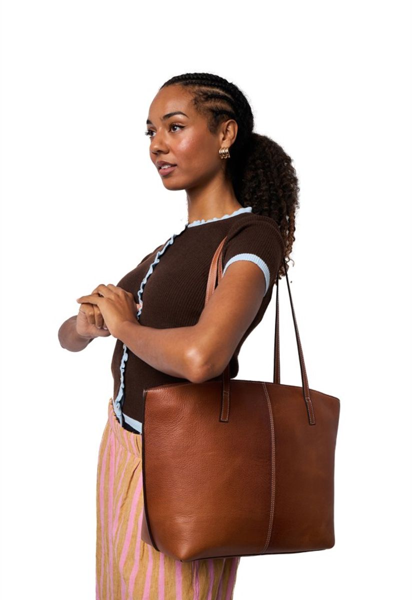 Malou Small - Walnut