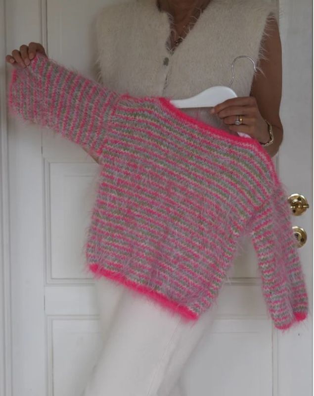 Fuzzy sweater Barn