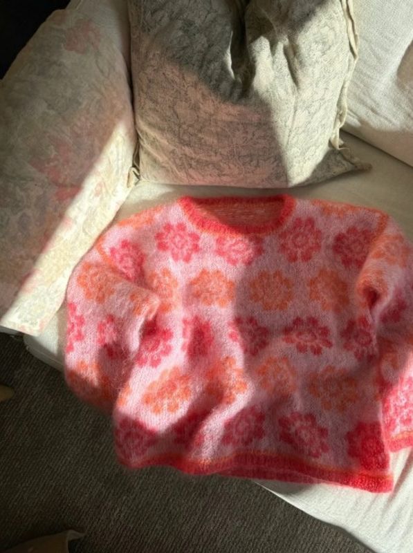FORHÅNDSBESTILL Mari Sweater - rosa
