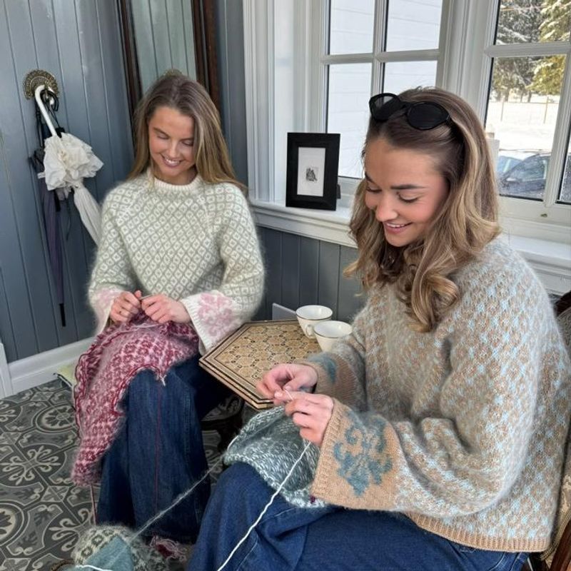FORHÅNDSBESTILLING Fryd Sweater - brun/kamel/lys blå