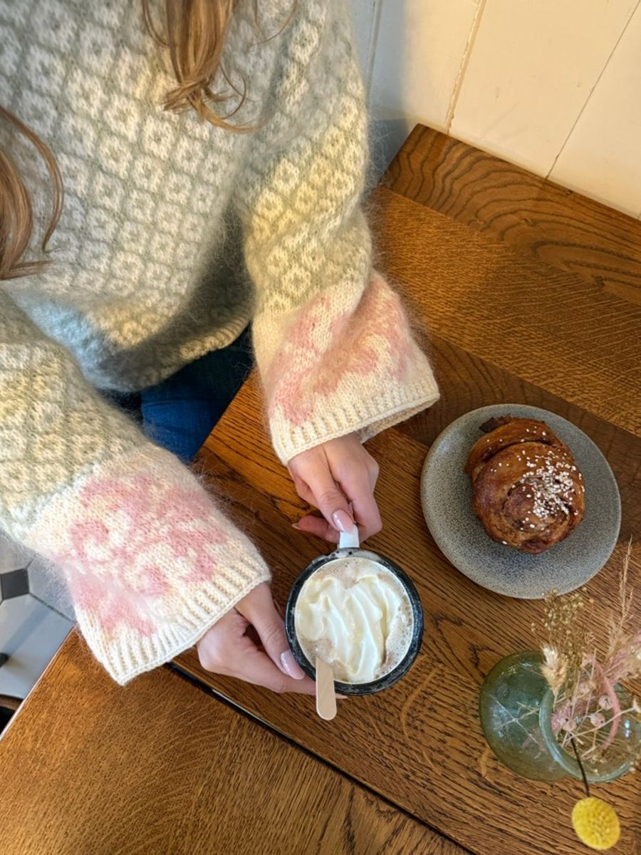 FORDHÅNDSBESTILLES Fryd Sweater - hvit/grønn/rosa